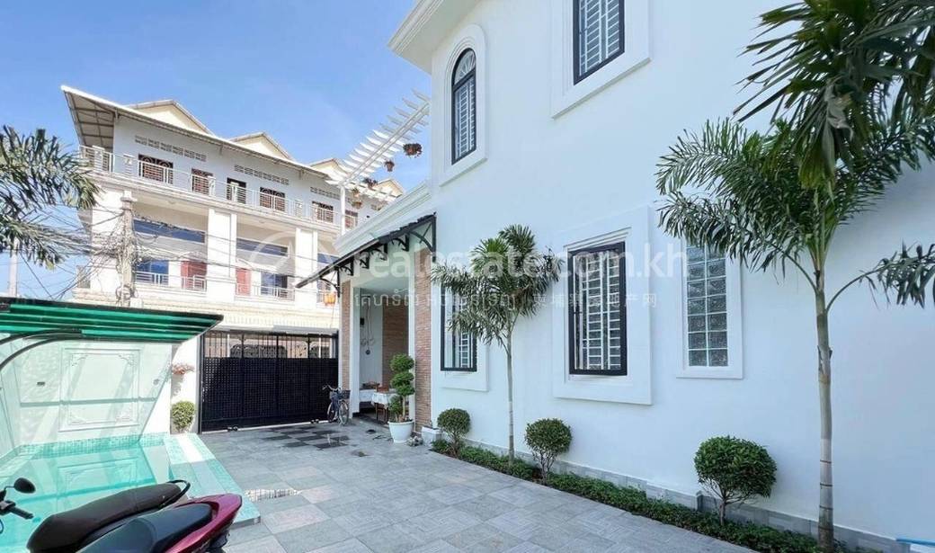 Villa For Rent with 2 Parking Space