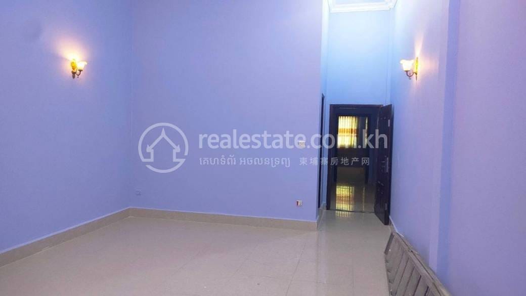 Shophouse K pronájmu in Chamkarmon $1,500