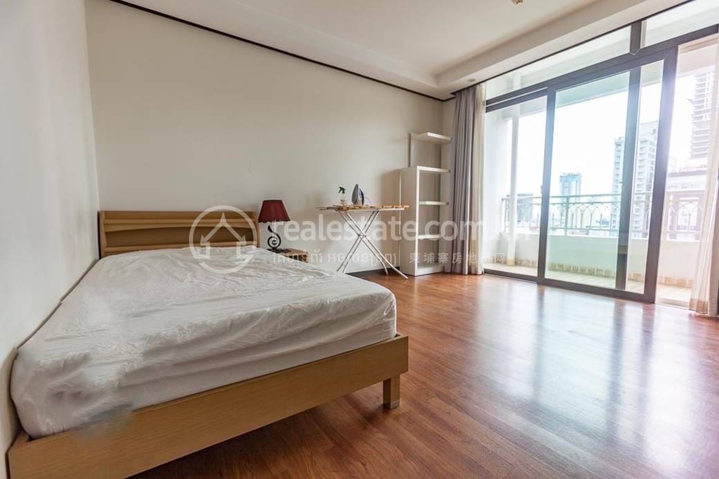 De Castle Royal Condominium | 已装修公寓出租