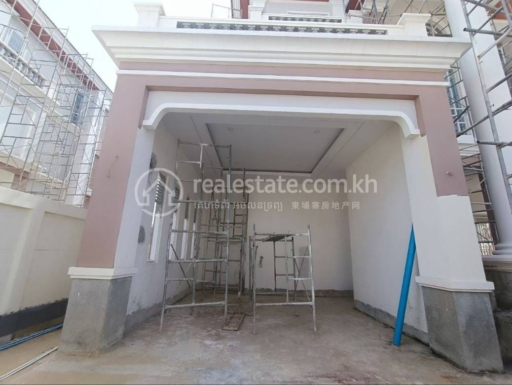 Vila Na prodej in Chbar Ampov $2,220,000