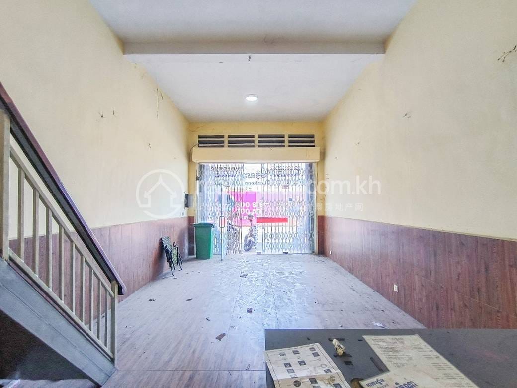 ផ្ទះលក់ដូរ 5 បន្ទប់គេង សំរាប់ជួល ក្នុងតម្លៃ $900
