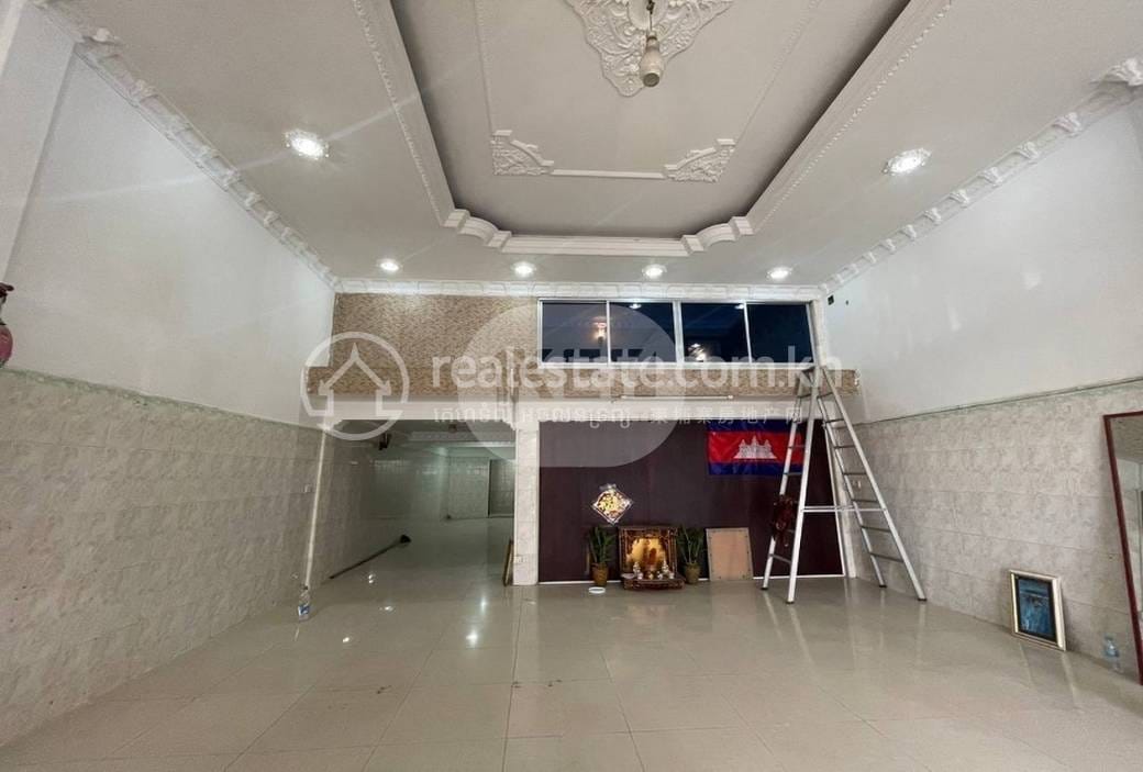 带1个停车位的House and lot出租