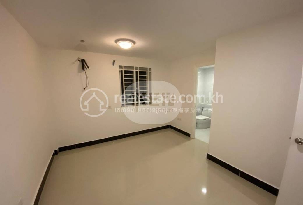 Link House For Sale in Chroy Changvar $145,000