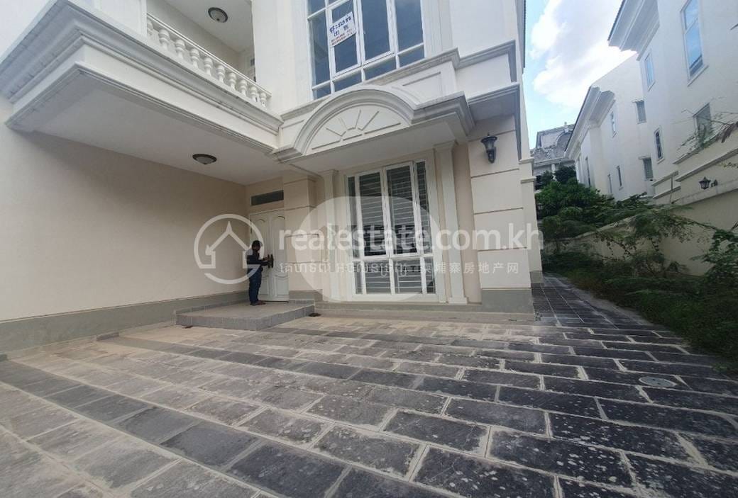 วิลล่าแฝด สำหรับขาย ใน Chroy Changvar $280,000