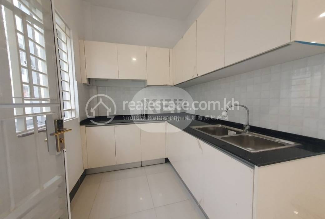 Link House For Sale with 1 Parking Space