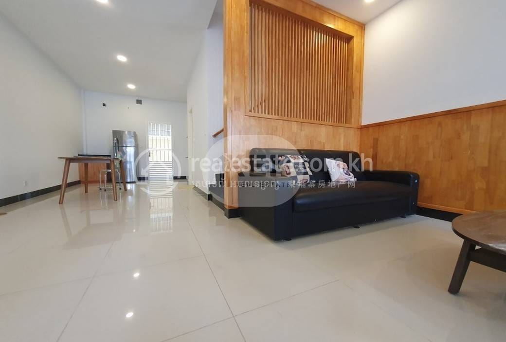 Link House For Sale in Chroy Changvar $140,000