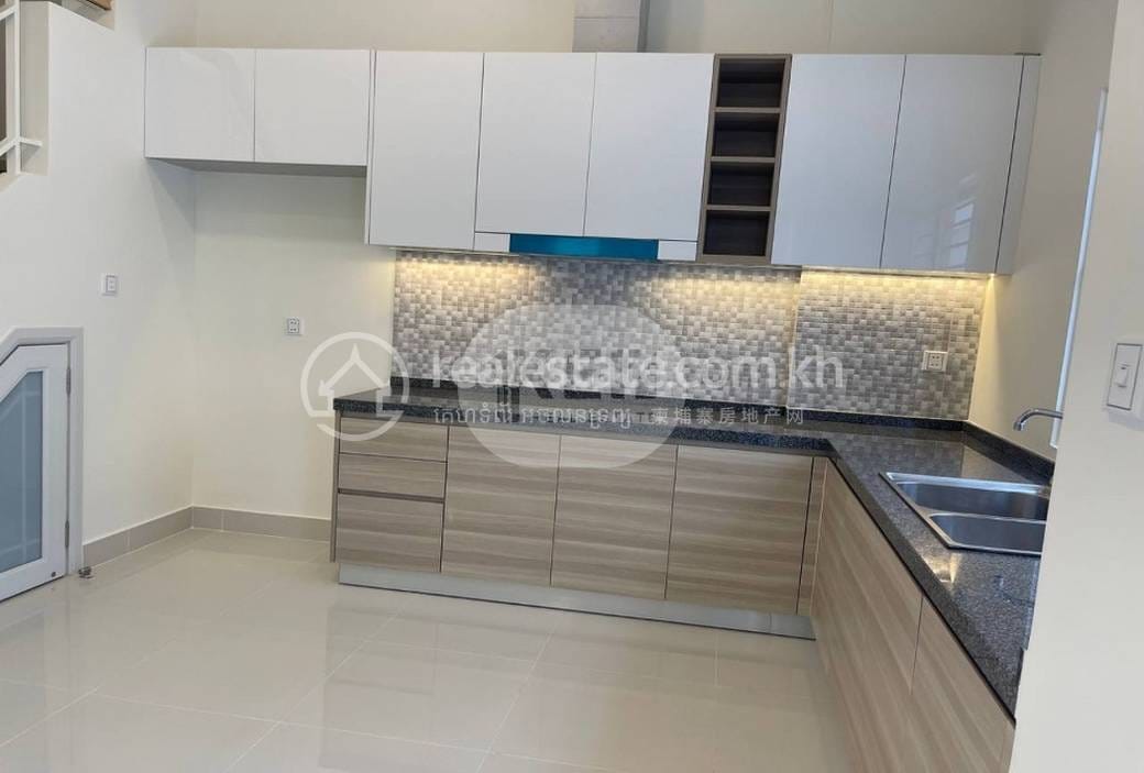 Flat House Na prodej in Chbar Ampov $155,000