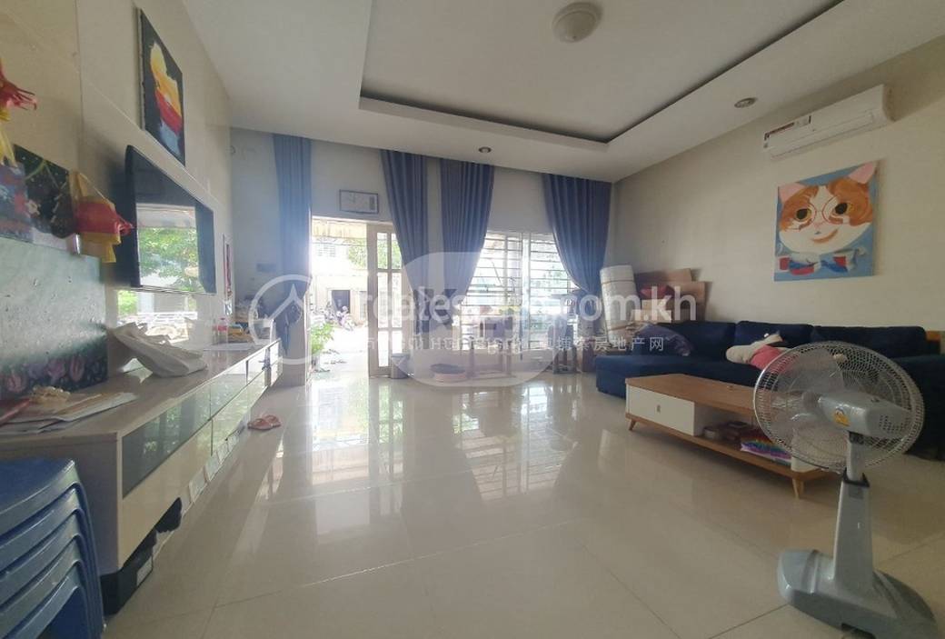 Maison mitoyenne À louer de 63 m² habitables à Chbar Ampov