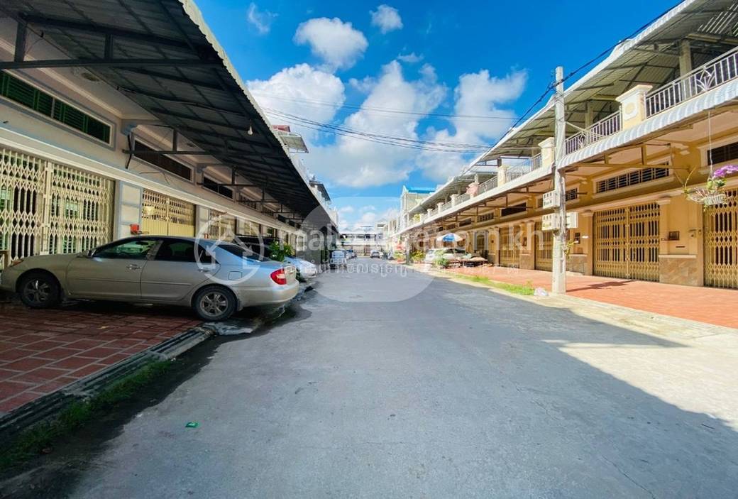 ផ្ទះល្វែង សំរាប់លក់ នៅ ចាក់អង្រែក្រោម, មានជ័យ, ភ្នំពេញ
