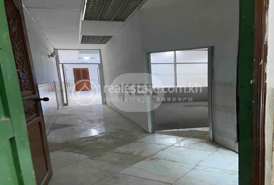 ตึกแถว สำหรับเช่า ใน Daun Penh $1,600