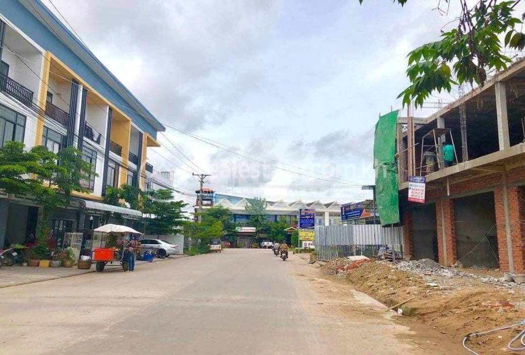 带1个停车位的店屋出售