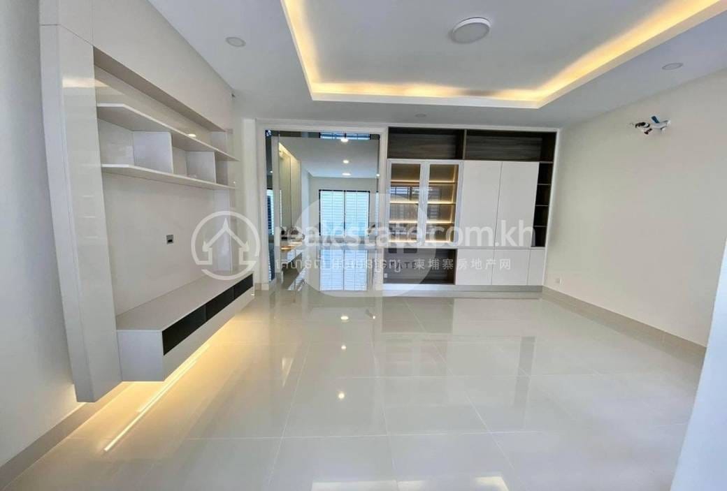 ផ្ទះជាប់គ្នា សំរាប់លក់ នៅ, វាលស្បូវ, ច្បារអំពៅ, ភ្នំពេញ