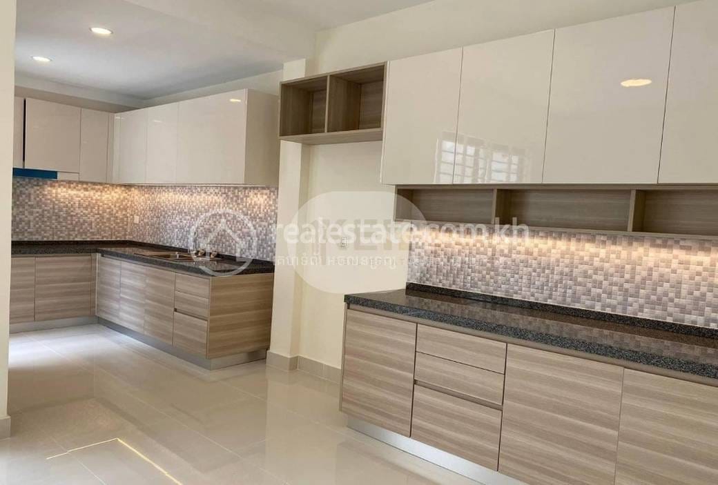 ផ្ទះជាប់គ្នា សំរាប់លក់ នៅChbar Ampov តម្លៃ $188,000
