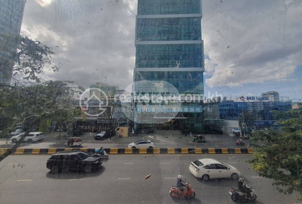 Flat House For Rent with 1 Parking Space