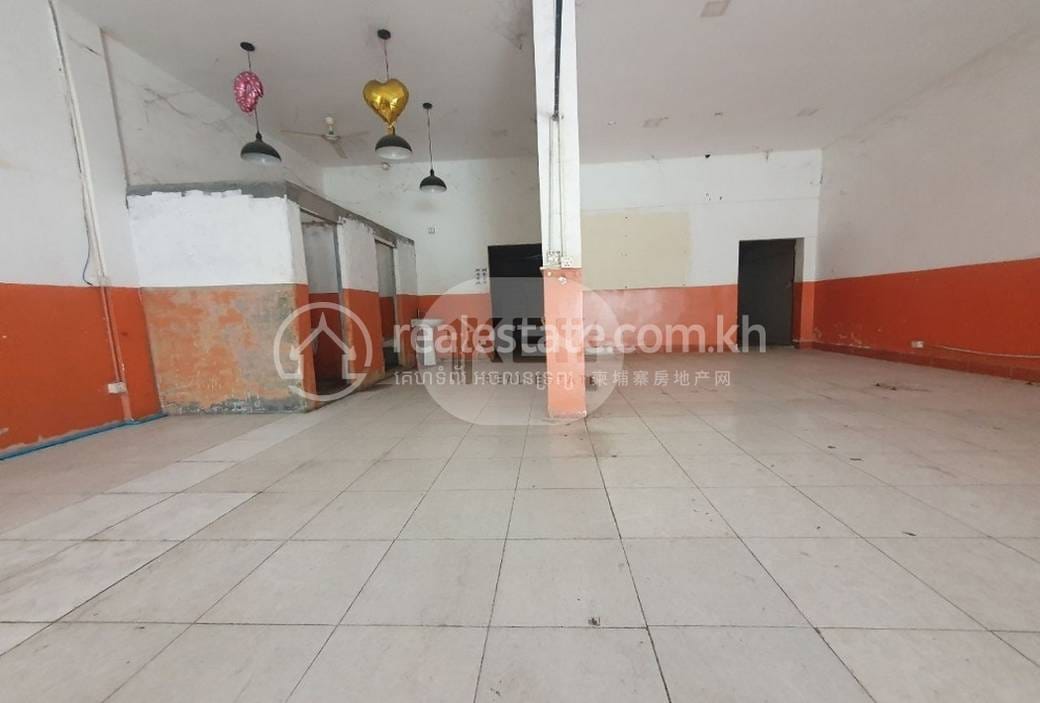 Flat House For Rent in Daun Penh $5,500