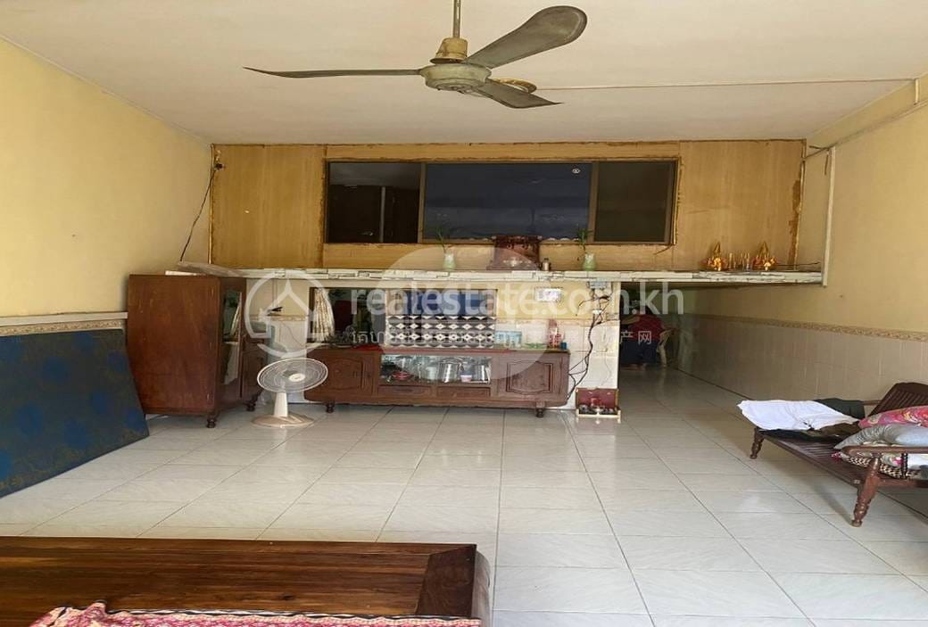 Flat House For Sale with 1 Parking Space