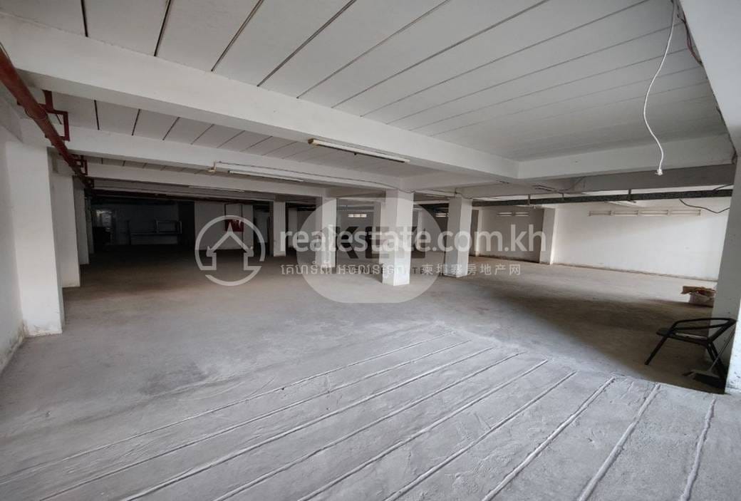 1,120 sqm Land Size Здание Для Аренды