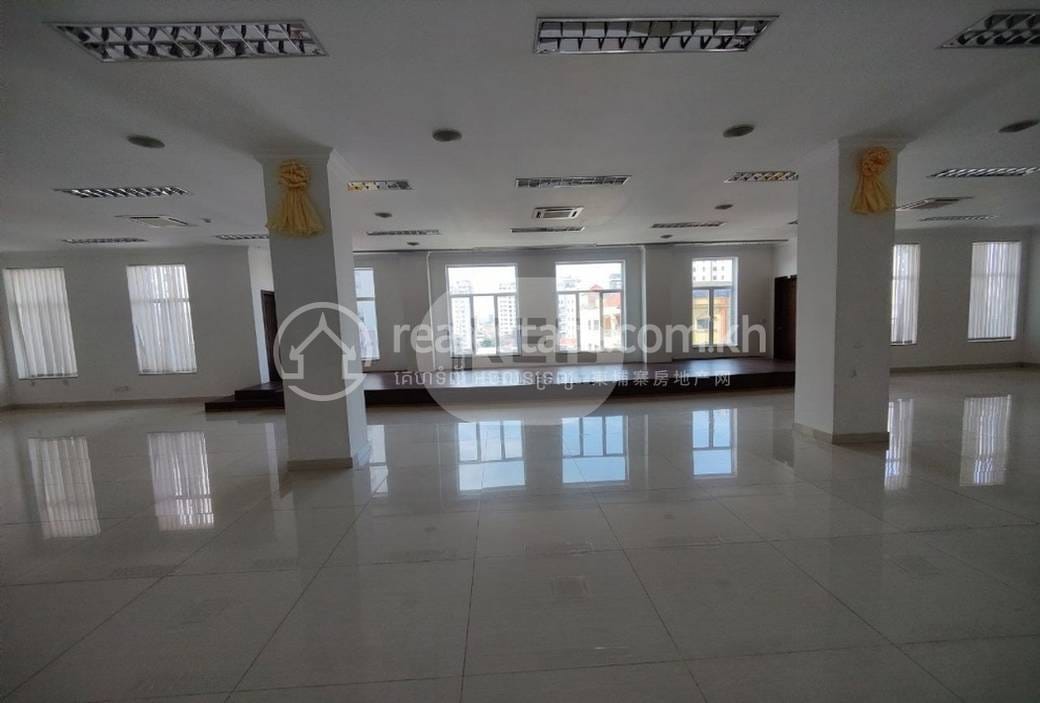 735 sqm Land Size Building For Sale & Rent