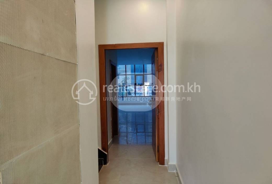 អាគារ For Sale & Rent នៅToul Kork តម្លៃ $1,600,000