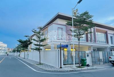带1个停车位的联排住宅出售