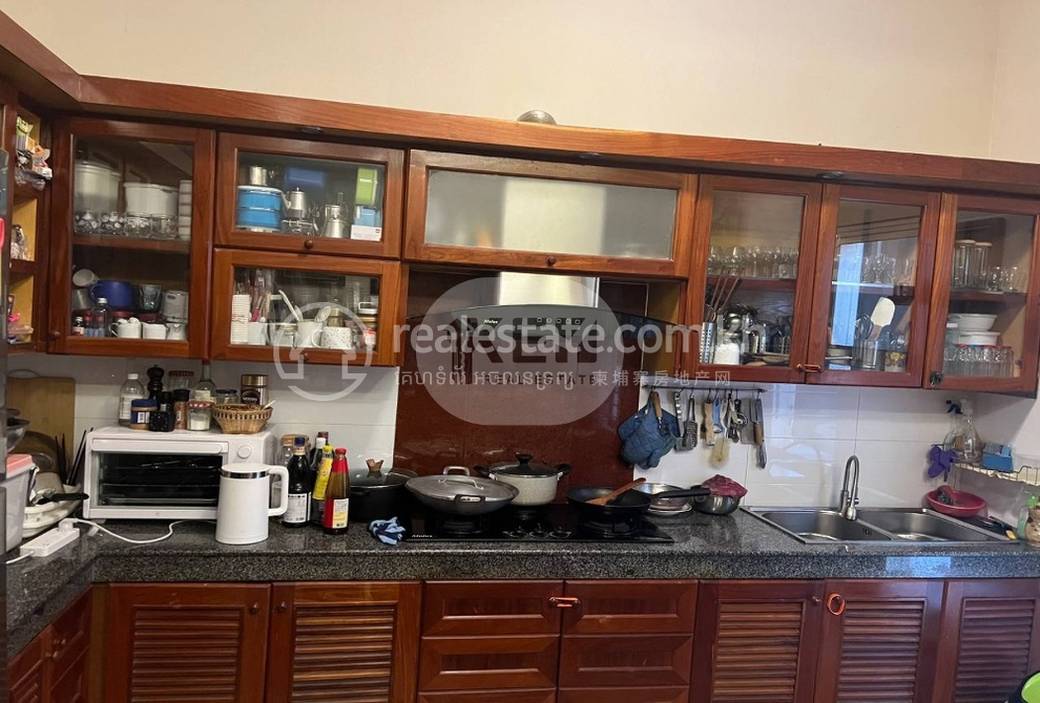 วิลล่าแฝด สำหรับขาย ใน Chbar Ampov $350,000