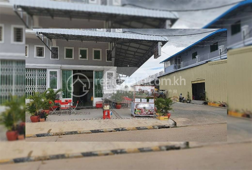 Shophouse For Sale with 1 Parking Space