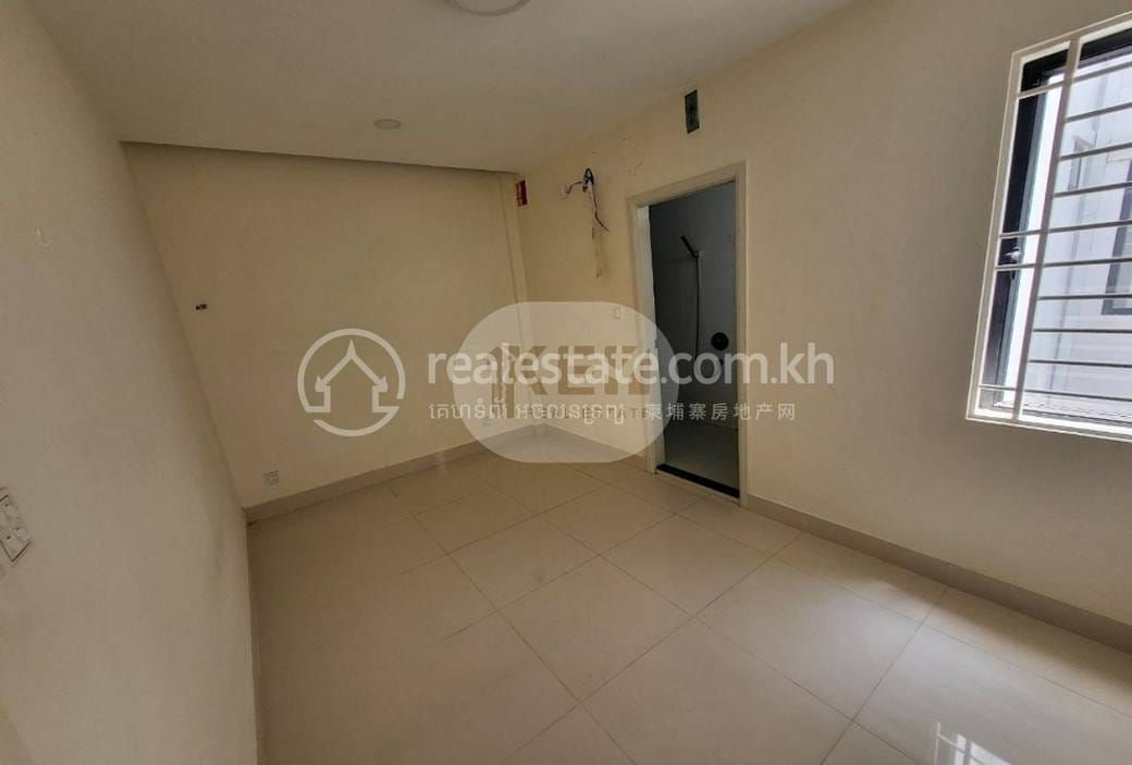 Maison mitoyenne À vendre à, Nirouth, Chbar Ampov, Phnom Penh