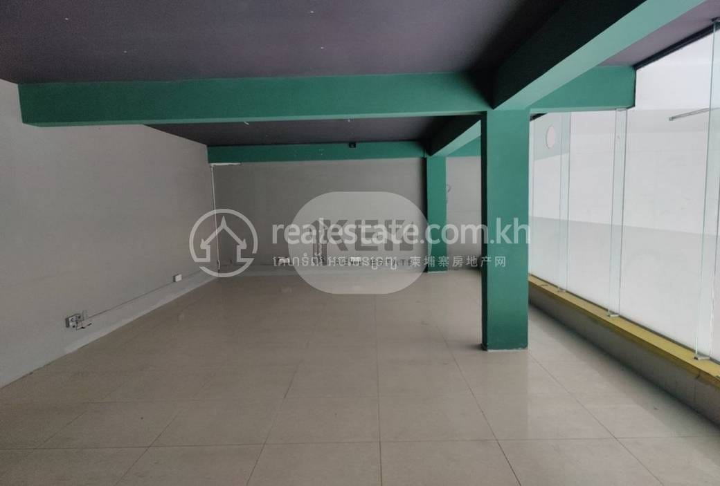 Bâtiment À louer à Toul Kork $5,000