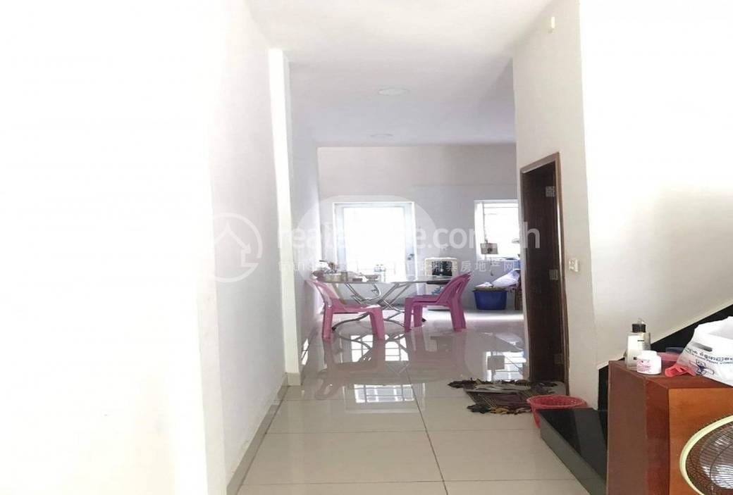 Flat House For Sale with 1 Parking Space