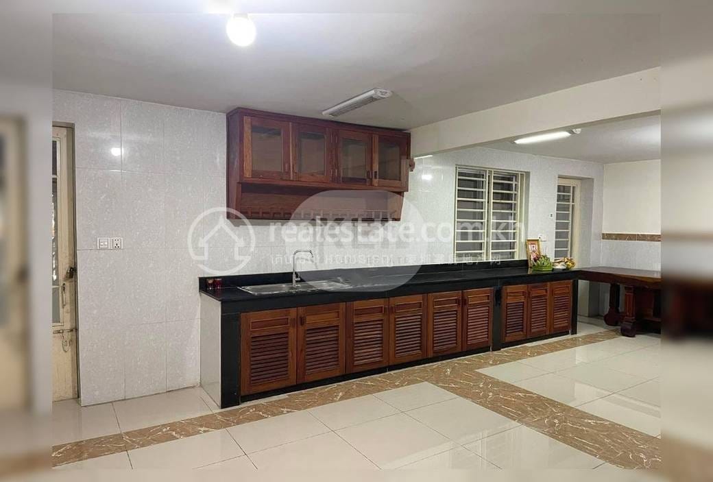 แฟลตเฮ้าส์ สำหรับเช่า ใน Dangkao $1,200