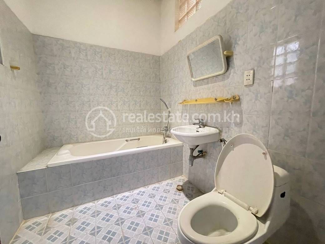 $2,500 Vila