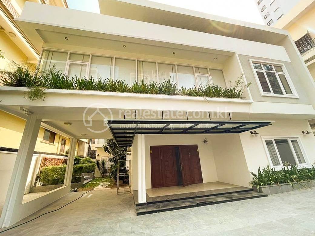 Vila For Sale & Rent with 2 Parking Space