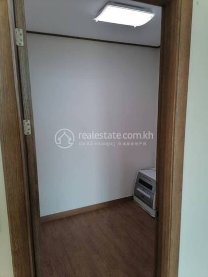 De Castle Diamond Condominium | Toul Kork公寓出售，价格$180,000