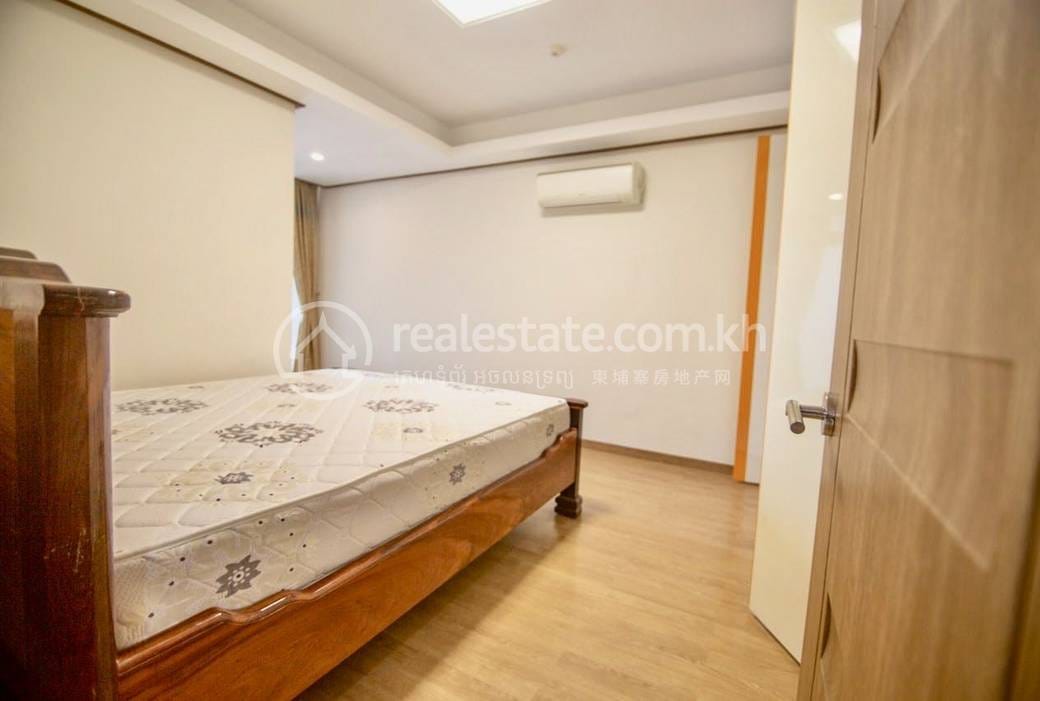 De Castle Royal Condominium | Apartament z obsługą Na wynajem o powierzchni mieszkalnej 52-261 m² w Boeng Keng Kang
