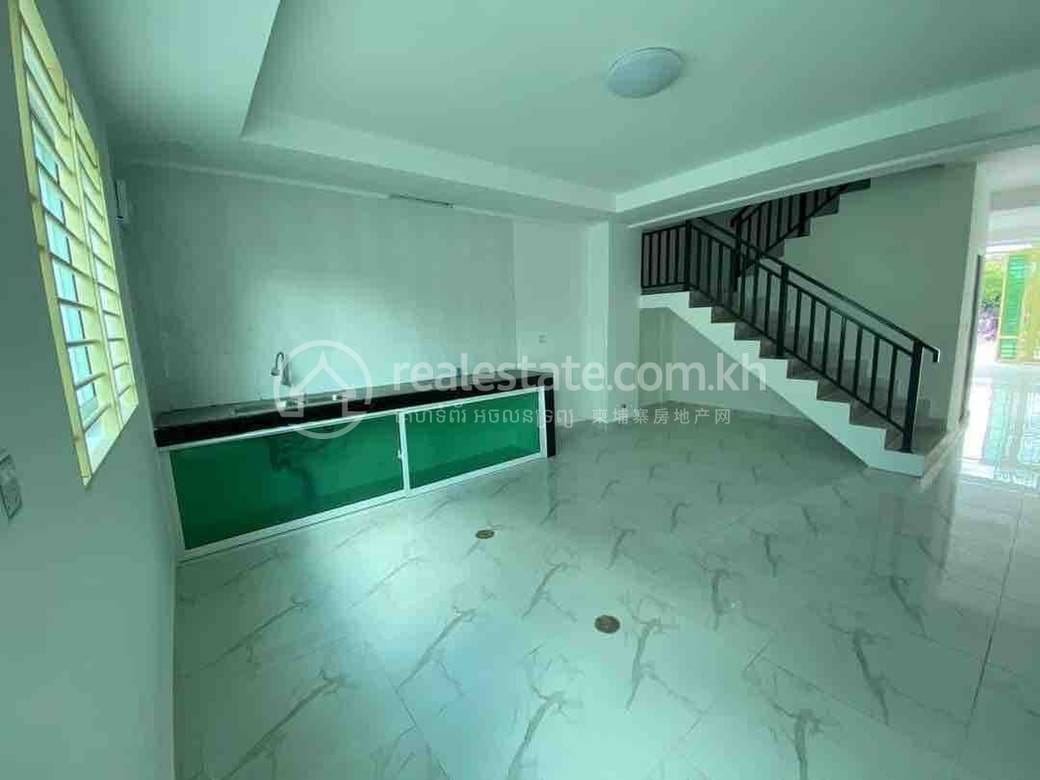 Kien Svay排屋出售，价格$76,000