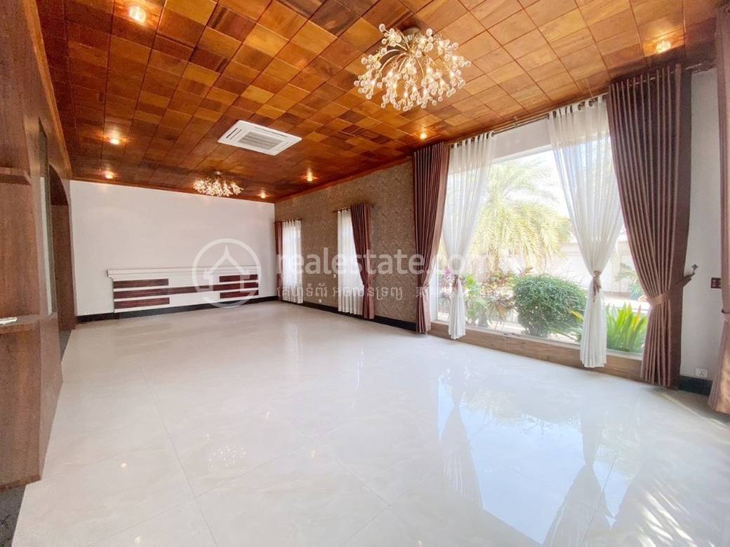 Villa À louer à Kouk Khleang, Sen Sok, Phnom Penh