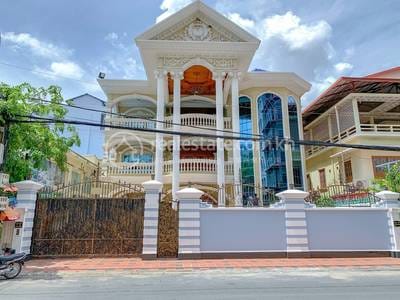 $9,000 Vila