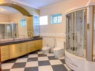 493 sqm Land Size Vila K pronájmu