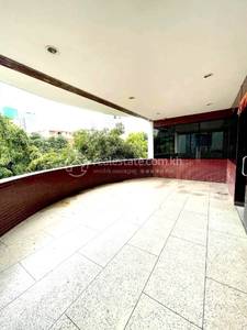 БКК 1, Чамкармон, Пномпень