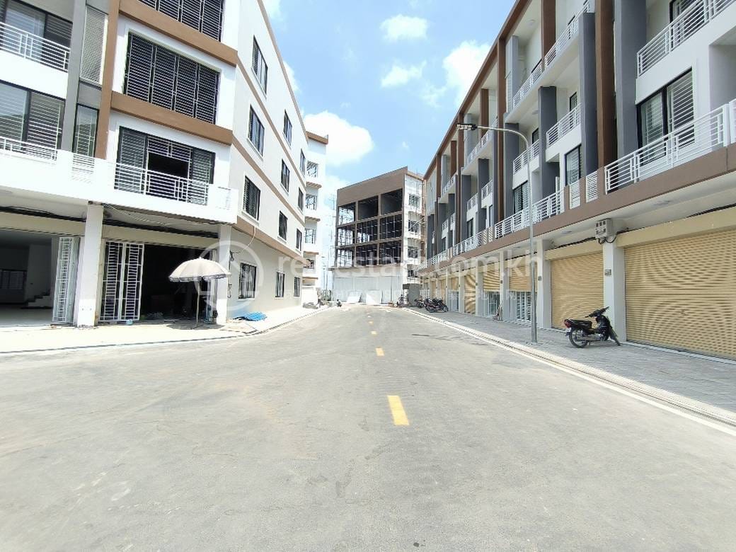 Dom z lokalem handlowym Na sprzedaż w Kouk Roka, Prek Pnov, Phnom Penh