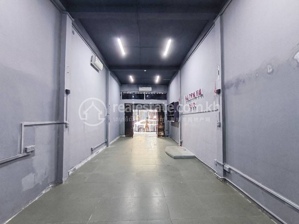 Daun Penh店屋出售，价格$800,000