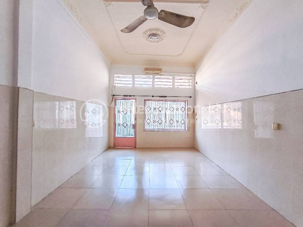 ផ្ទះលក់ដូរ For Sale & Rent នៅDaun Penh តម្លៃ $700,000