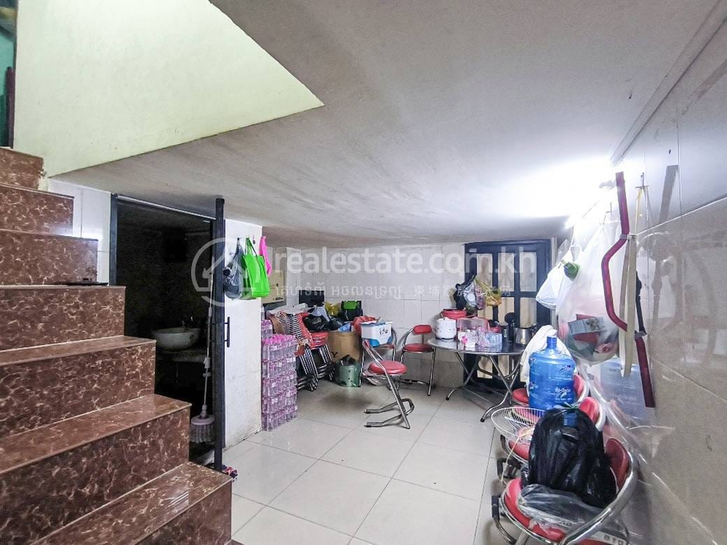 Daun Penh Shophouse Na prodej in Daun Penh