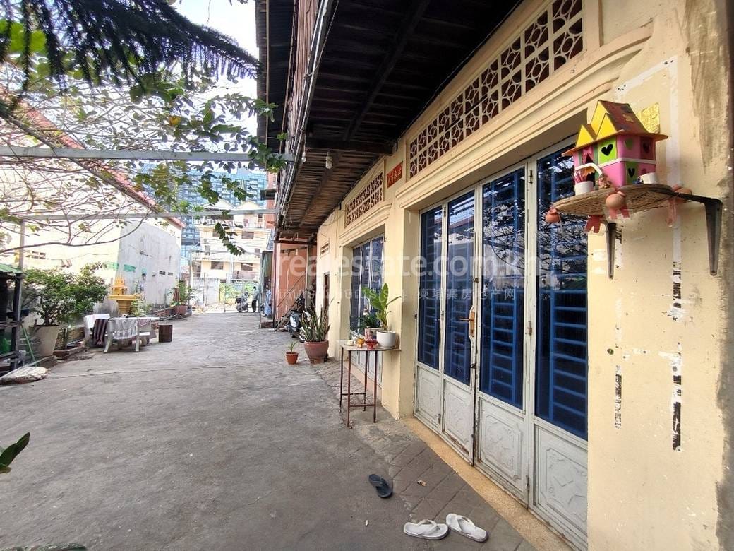 Relief À vendre de 271 m² de terrain pour $260,000