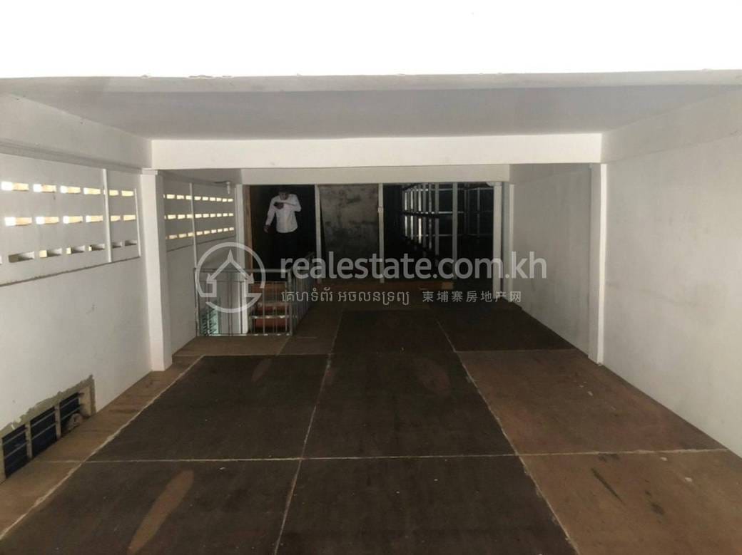 $5,000 Flat House