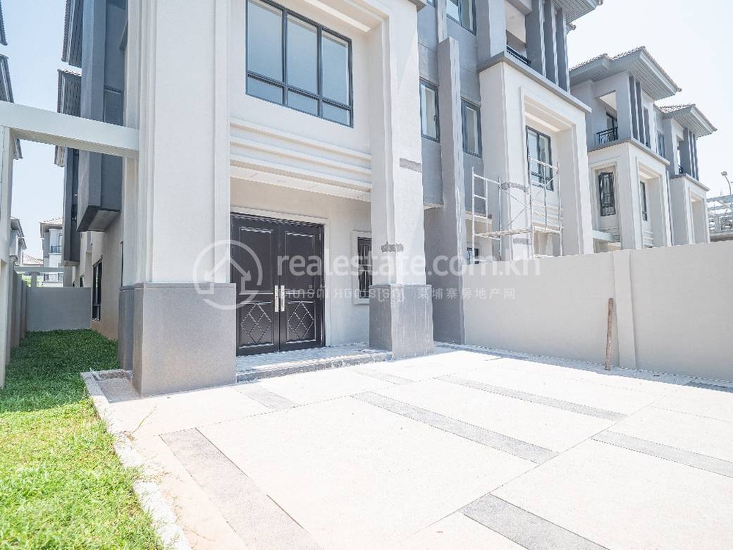 วิลล่าแฝด สำหรับขาย ใน Chroy Changvar $255,000