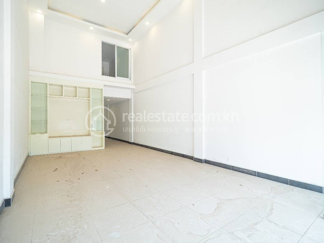Chroy Changvar店屋出售，价格$500,000