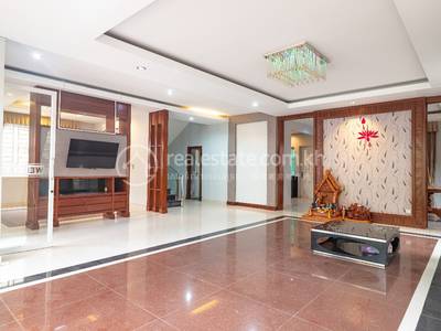 Nirouth, Chbar Ampov, พนมเปญ