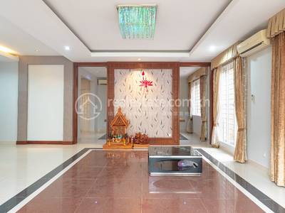 Nirouth, Chbar Ampov, พนมเปญ