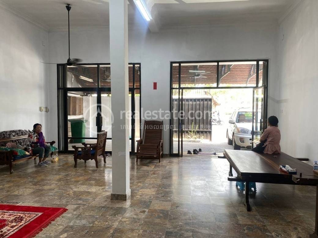 Vila For Sale & Rent in Chamkarmon $2,500,000